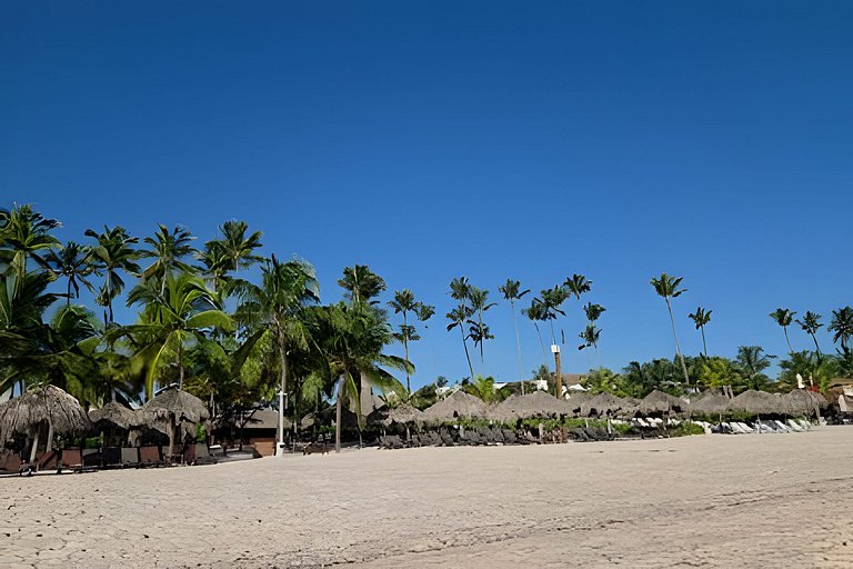 Los Corales Moderno Apto: Piscina y Playa 10 min