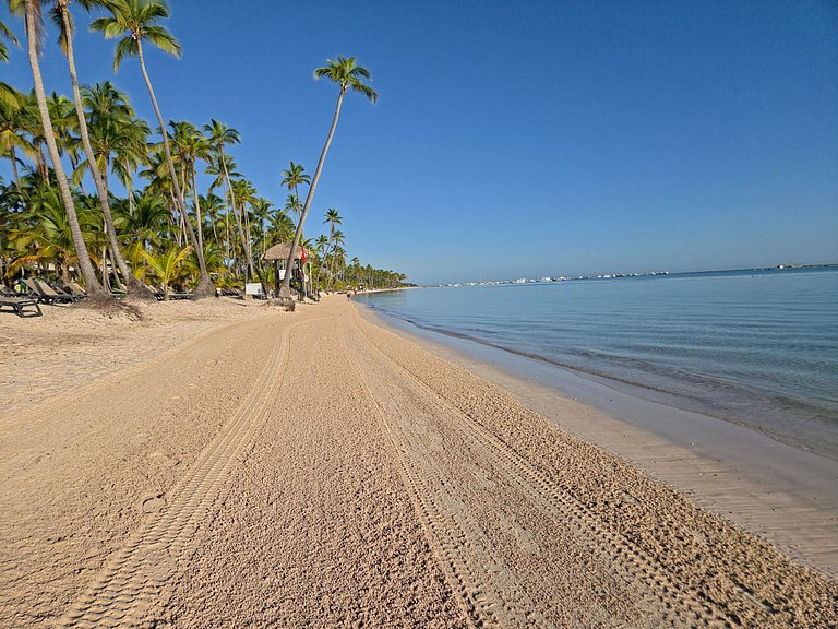 Los Corales Moderno Apto: Piscina y Playa 10 min